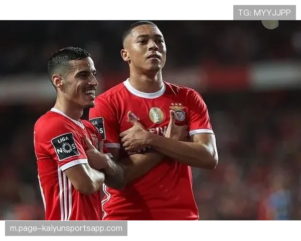 帕夫利季斯拉边策应+回防 桥头堡中锋战术角色助本菲卡反击提速 帕夫利季斯拉边策应+回防 桥头堡中锋战术角色助本菲卡反击提速